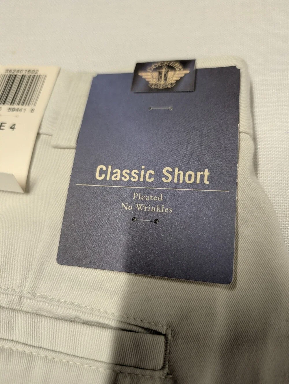 NWT Dockers Classic Khaki Shorts Pleated No Wrinkles Beige Size 4